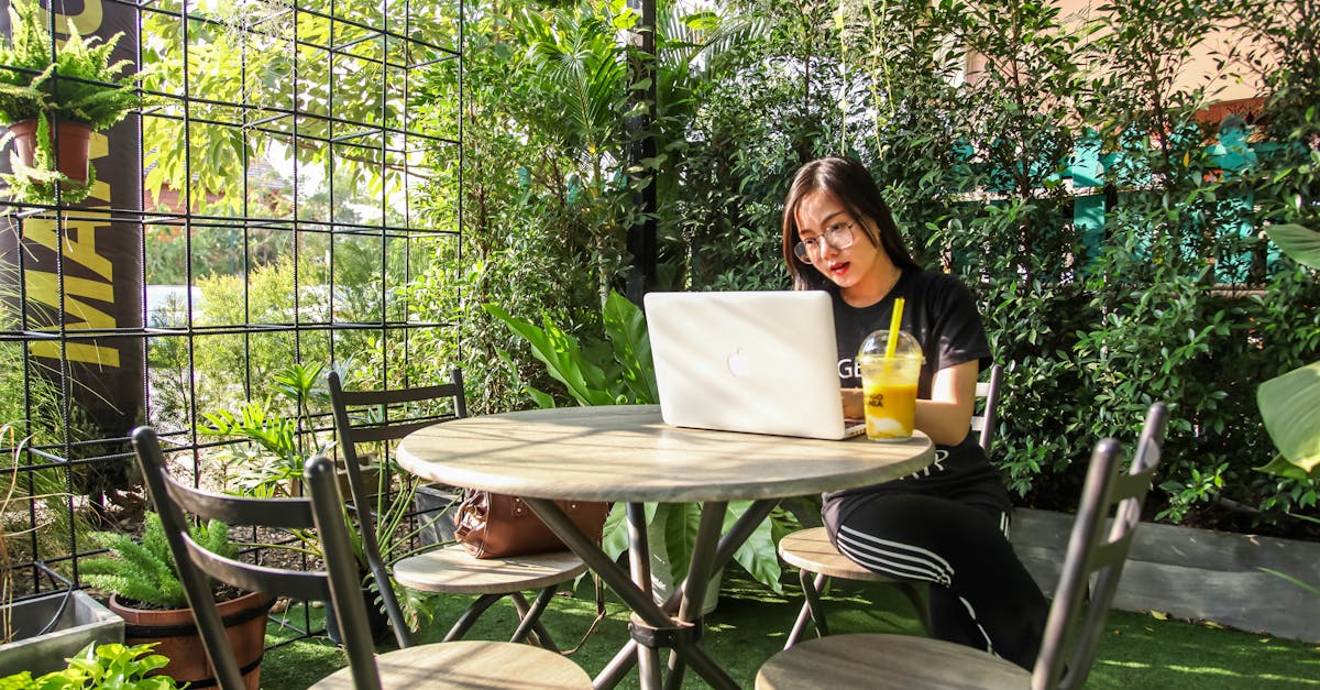 découvrez le mode de vie des digital nomads, des professionnels autonomes qui combinent travail et voyage. explorez des conseils pratiques, des destinations inspirantes et des astuces pour réussir en tant que nomade digital tout en profitant de la liberté de travailler de n'importe où.