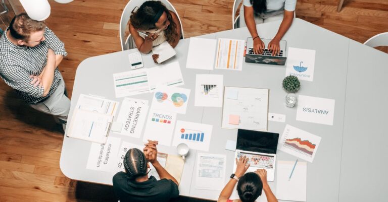 découvrez comment élaborer une stratégie marketing efficace pour atteindre vos objectifs commerciaux. explorez les meilleures pratiques, outils et techniques pour optimiser votre visibilité et engager votre audience cible.