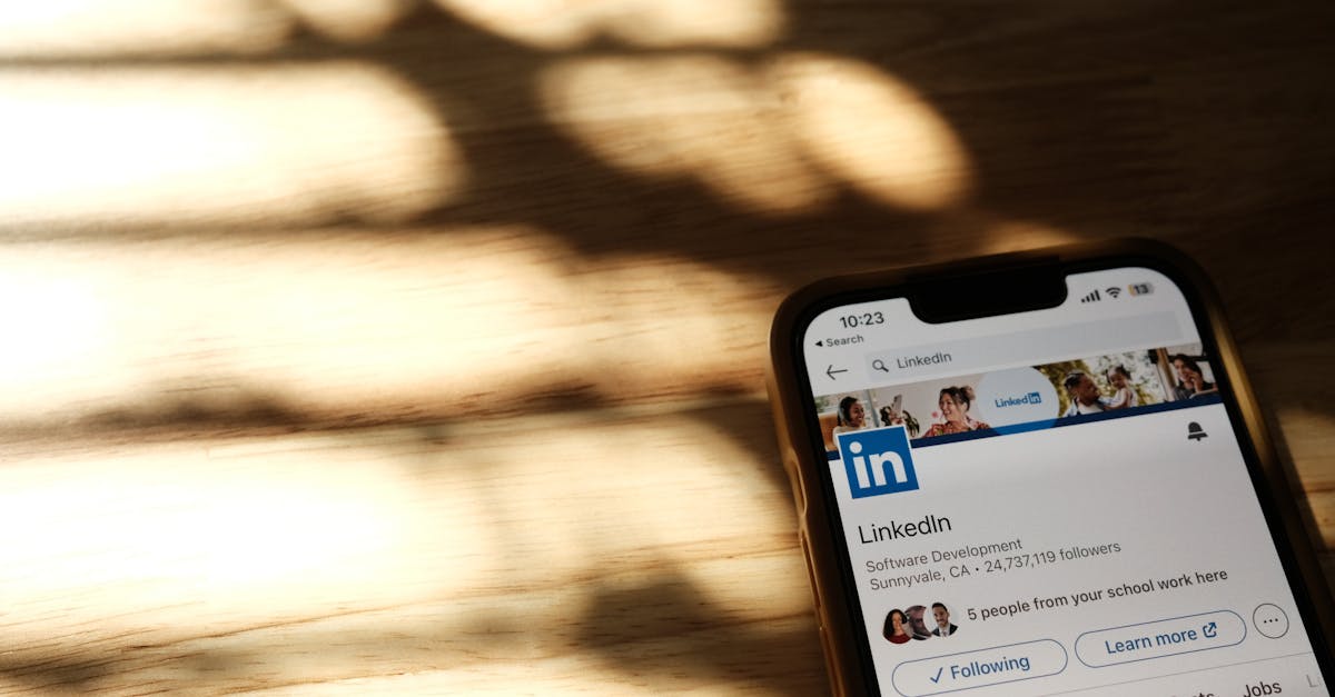 découvrez comment optimiser votre présence en ligne pour renforcer votre marque, attirer plus de clients et augmenter votre visibilité sur les réseaux sociaux et les moteurs de recherche.