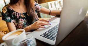 découvrez le style de vie des digital nomads : travaillez de n'importe où dans le monde tout en explorant de nouvelles cultures. apprenez comment combiner carrière et liberté, et transformez votre quotidien grâce aux nouvelles technologies.