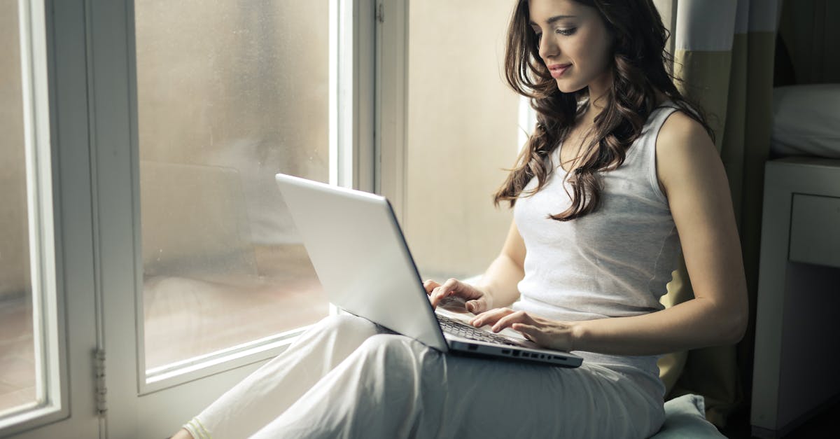 découvrez le mode de vie des nomades numériques, une tendance qui allie travail et voyage. apprenez comment travailler à distance tout en explorant le monde, et trouvez des conseils pour organiser votre vie professionnelle et personnelle en tant que digital nomad.