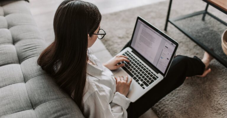 découvrez les lois sur le travail à distance : régulations, droits des employés et obligations des employeurs pour un télétravail réussi. informez-vous sur les meilleures pratiques et les implications juridiques du travail à distance.